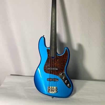 Roscoe Classic JJ 4 String FRETLESS Bass Lake Placid Blue image 10