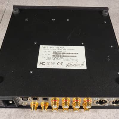 Immagine Benchmark DAC3HGC  Black USB Digital Audio Converter (DAC) with Remote - 5