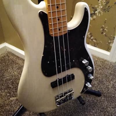 Fender P-Bass Deluxe 2016 Translucent White USA , WOW image 1