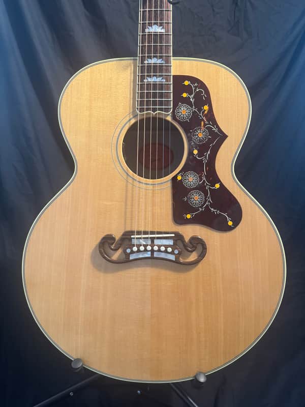 Gibson SJ-200