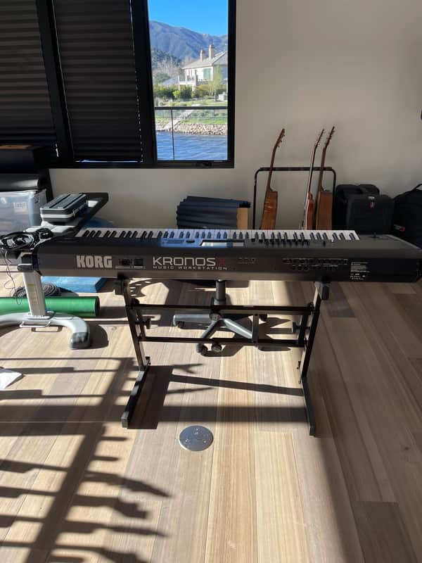 Korg Kronos X 88 music workstation  2014 Black image 1