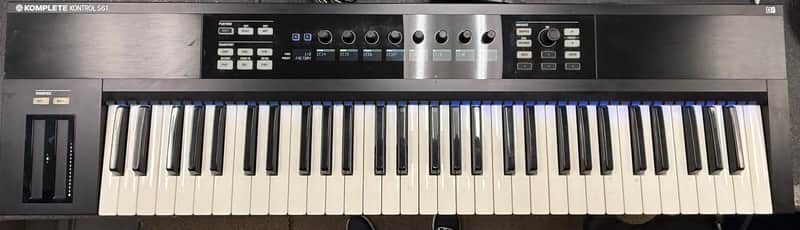 Native Instruments Komplete Kontrol S61 2010s - Black image 1