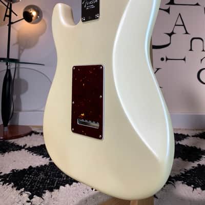 Fender Limited Edition American Showcase Stratocaster 2020 Arctic white pearl 7.6lb MINT image 10