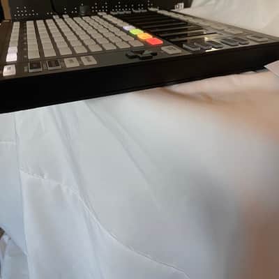 Native Instruments MASCHINE JAM Production & Sequencing Controller image 2
