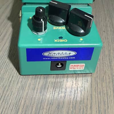Keeley modded Boss TR-2 Tremolo with Mod 2010s - Green image 2