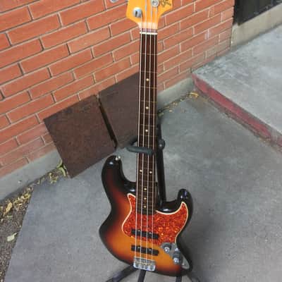 Fender American Vintage “Fullerton” reissue '62 Jazz Bass 1982 - 3-Color Sunburst image 2