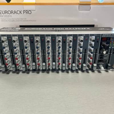 BEHRINGER RX1202FX Mixer 12 Ingressi a Rack image 4