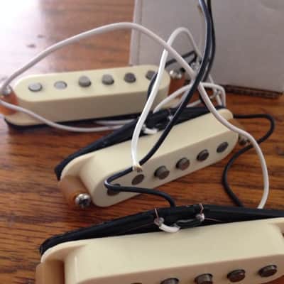 Fender Stratocaster Vintage-syle single-coil pickups w/ Staggered pole pieces, alnico mags, and aged covers image 1
