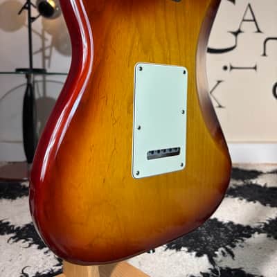 Fender American Standard Stratocaster with Maple Fretboard 2012 ASH 7.4lb image 8