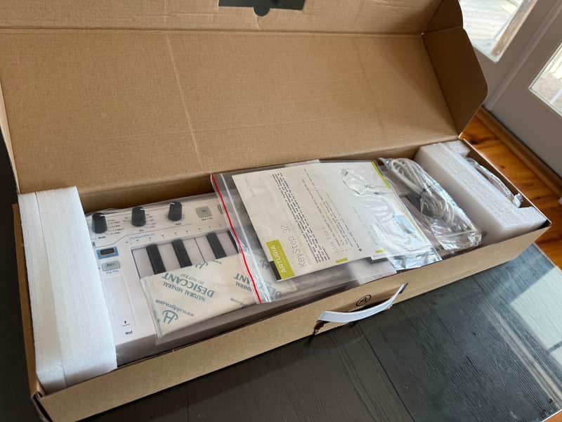 **LIKE NEW-IN BOX-ONE OWNER-Arturia KeyStep 37 MIDI Controller 2021 - 2025 - White image 1