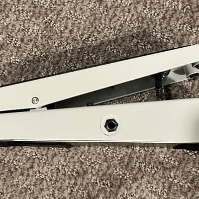 Dunlop 105Q Cry Baby Bass Wah 1999 - Present - White image 3