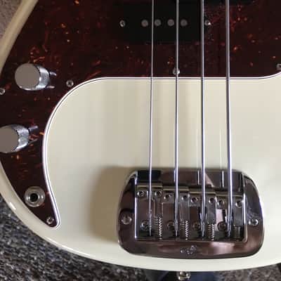G&L USA LB-100 lefty Vintage White image 9
