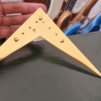 OEM Flying V Stringplate Tailpiece with nails / tacks - Gold image 1