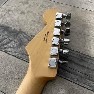 2017 Fender Stratocaster MIM - Sunburst image 6