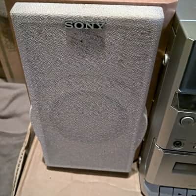 Sony Micro Hi-Fi Component System CMT-EP313 with Speakers & Remote Silver / Pine image 2