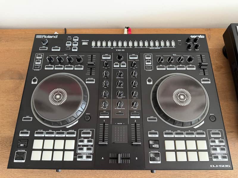 Roland DJ-505 DJ Controller