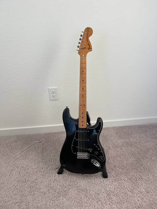 Fender Stratocaster with 3-Bolt Neck, Maple Fretboard 1971 - 1977 - Black image 1