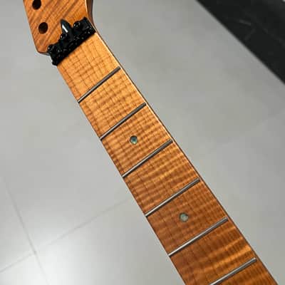 AAAAA Start Floyd nut Roasted flame Maple Electric Guitar Neck Radius 12inch Round stainless steel 22 frets Colored shells Inlay Radius: 12 inches image 6