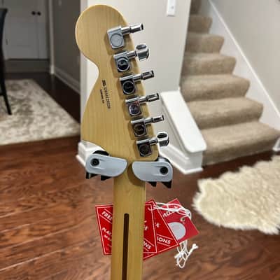 Fender American Special Stratocaster with Maple Fretboard 2015 - 2018 - Olympic White image 8