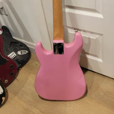 $1100 Squier Hello Kitty 3/4 Mini Stratocaster Electric Guitar image 3