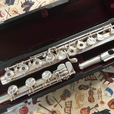 Yamaha YFL-774 Professional Open Hole, Solid Silver B-Foot Flute - Solid Silver image 3