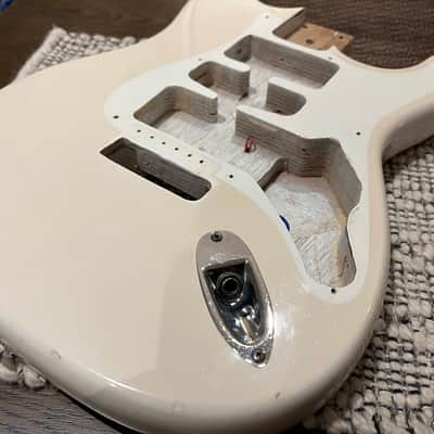 Tracer Performance Series 1994 - Aged White Loaded Stratocaster Body image 2