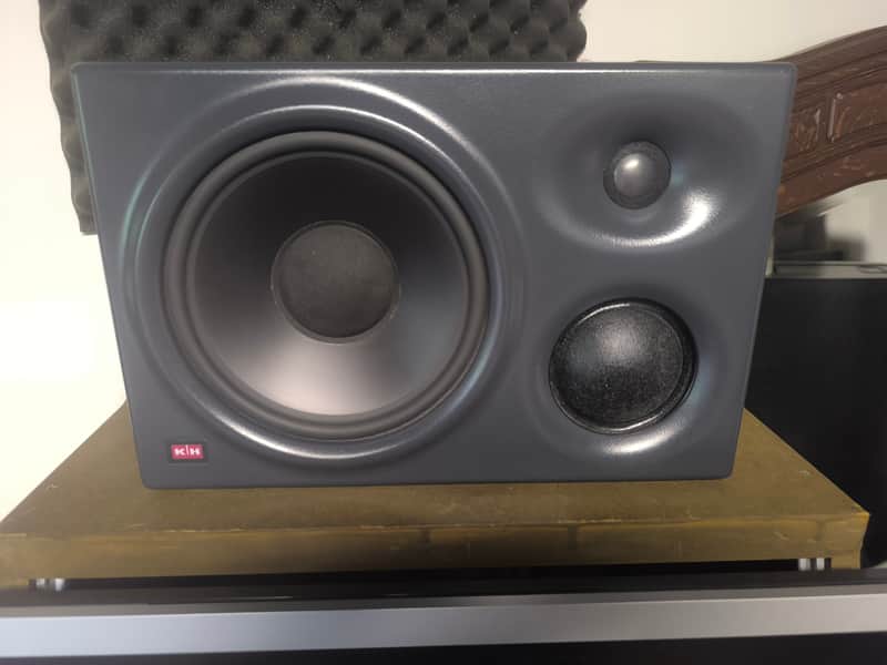 Klein and Hummel O300 set of active monitors image 1