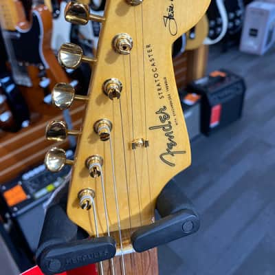 Fender Stevie Ray Vaughan Stratocaster with Pau Ferro Fretboard - 3-Color Sunburst image 4