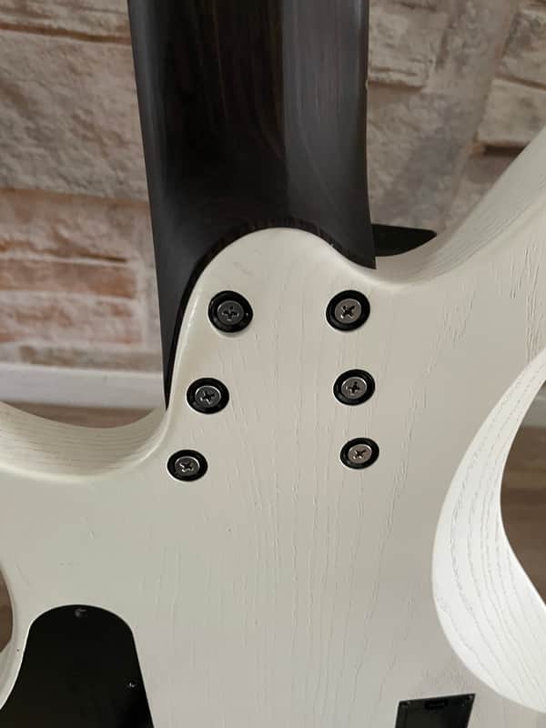 GOC Guitars 8 string headless Guitar Ilumina 2023 - White | Reverb