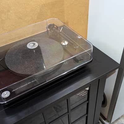 Elipson Chroma 400 RIAA Turntable - Built-in Preamp! (Walnut, Oak, Red or Black) image 11
