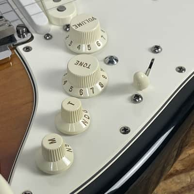 Fender American Series VG Stratocaster with Maple Fretboard 2007 - 2009 - 3-Color Sunburst image 17
