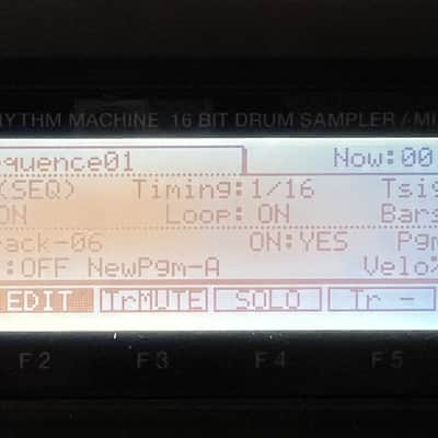 Akai MPC2000XL MIDI Production Center 2000 - 2005 - Grey image 4