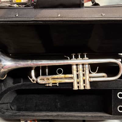 Bach Stradivarius Trumpet Model 37, Silver Finish image 9