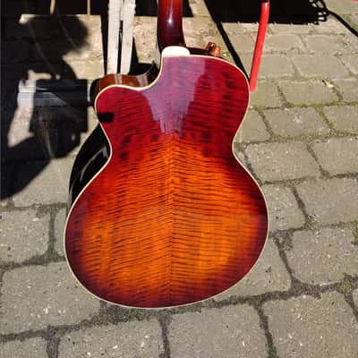 Aria AE100 1982-1984 - Red Burst image 3