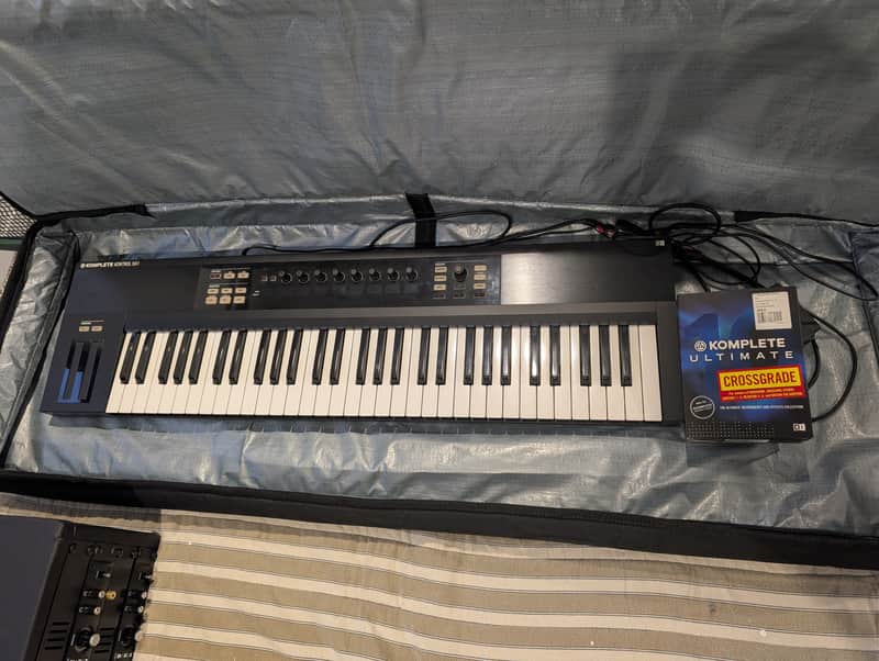 Native Instruments Komplete Kontrol S61 Keyboard Controller