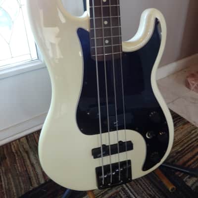Fender Vintage Duff McKagan Jazz Bass 1980s white (Not re-issue) image 2