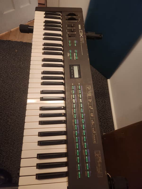Yamaha DX27 61-Key Digital Programmable Algorithm Synthesizer