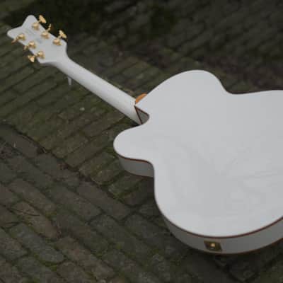 Gretsch G6136TG Players Edition Falcon™ Hollow Body with String-Thru Bigsby® and Gold Hardware - White image 20