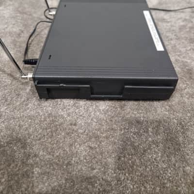 Sennheiser EM1031-V True Diversity Receiver - Professional Audio, True Diversity Technology - Excellent w/ Power Supply & Hard Case & Sennheiser Mic Transmitter image 13