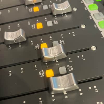 Avid Artist Mix 2010s - Black image 4