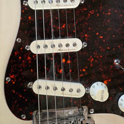 Fender American Deluxe Stratocaster with Maple Fretboard 1999 - 2002 - White Blonde image 3