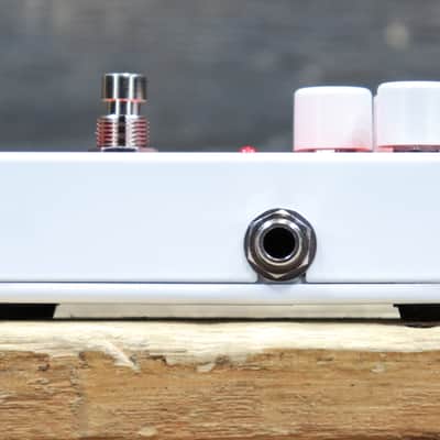 Electro-Harmonix Nano POG Polyphonic Octave Generator Compact Effect Pedal image 5