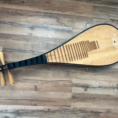 Unknown 4 string Mid 90’s - Black lacquer and natural wood image 2