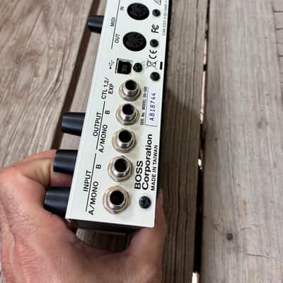 Boss DD-500 Delay 2015 - Present - White electric guitar multi effect delay image 8