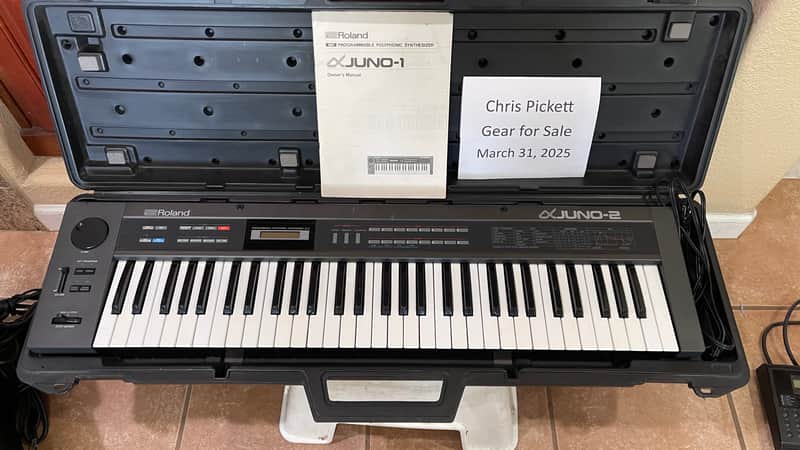 Roland Alpha Juno-2 61-Key Programmable Polyphonic Synthesizer 1985 - 1988 - Black with PG-300 Programmer image 1