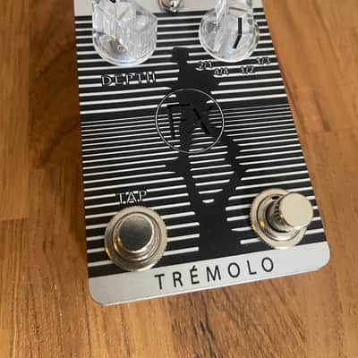 Anasounds Optical Tremolo - Present - Silver / Black image 1