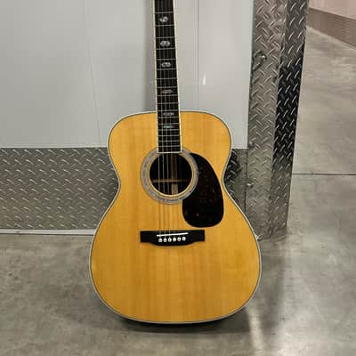 Martin J-40 Standard Jumbo Acoustic Guitar image 3