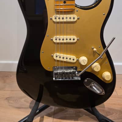 Fender American Ultra Stratocaster with Maple Fretboard 2019 - Present - Texas Tea image 2