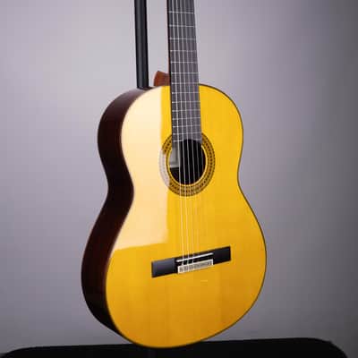 Yamaha GC22S Classical Guitar Natural with Solid Spruce Top image 3