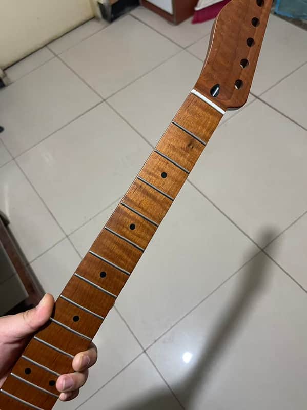 1 Reverse headstock stainless steel 22 frets Roasted flame Maple guitar neck 25.5inch hole 10mm Reverse headstock SS 22 frets Roasted flame Maple Electric guitar neck tiger25.5 Satin image 1